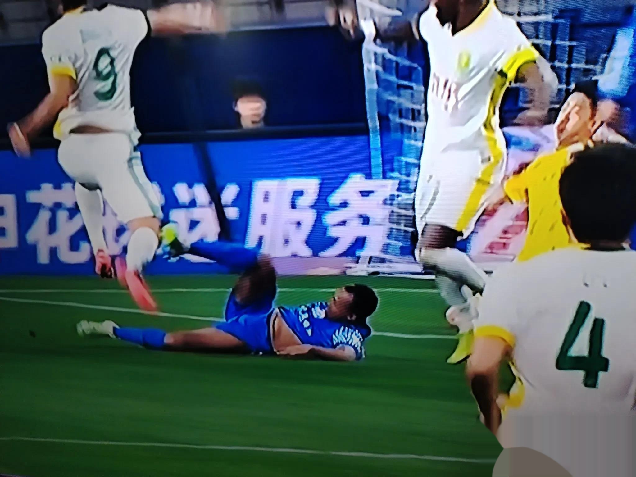 B体育体育活动-包含关注焦点：女足队长受伤，比赛状态蒙阴影的词条