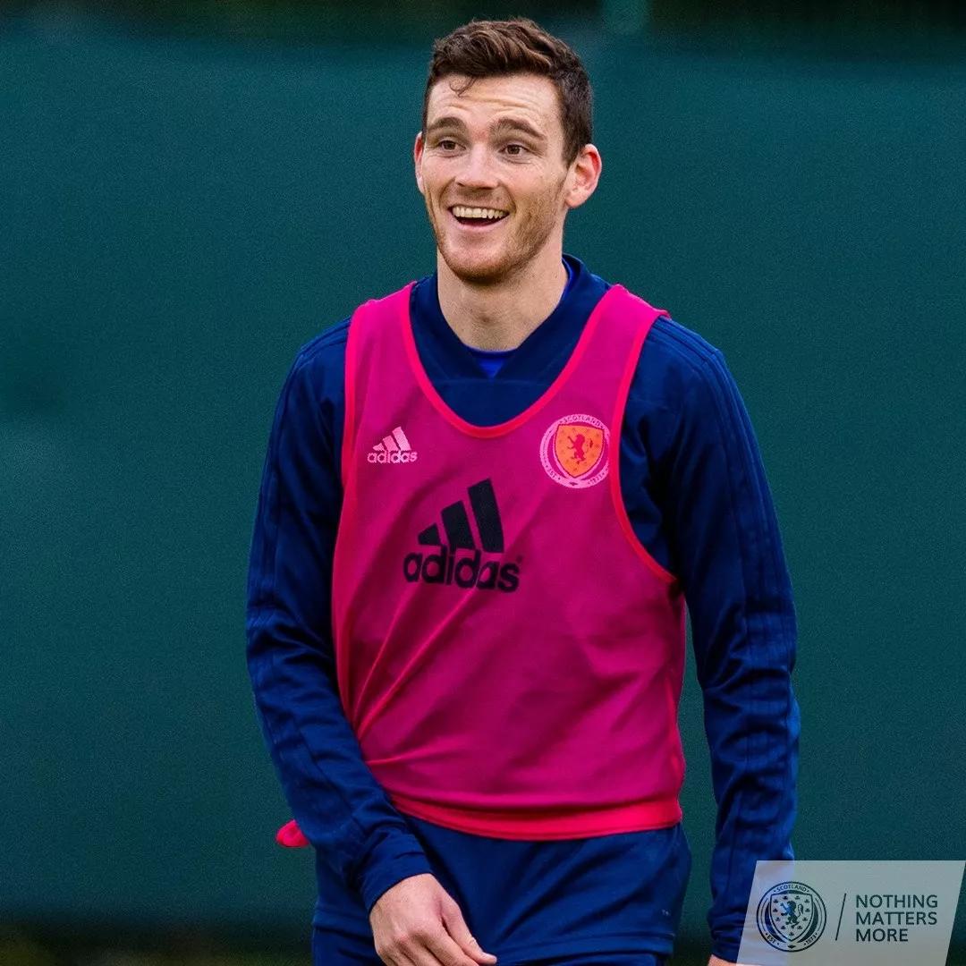 包含苏格兰队赢得艰难胜利，向欧预赛进军迈进一步的词条