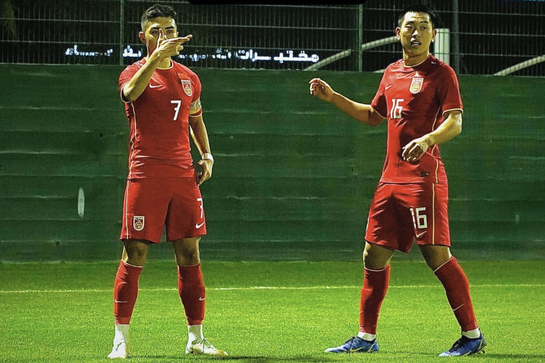 热那亚门将神扑救点球，帮助球队获胜