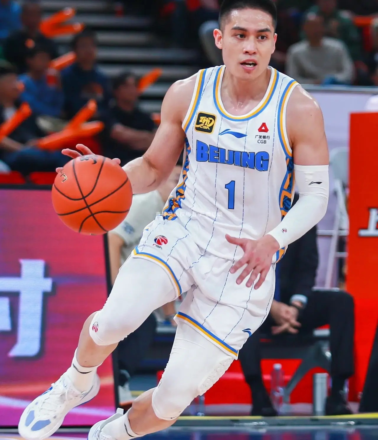 北京男篮实力出众，豪取八连胜