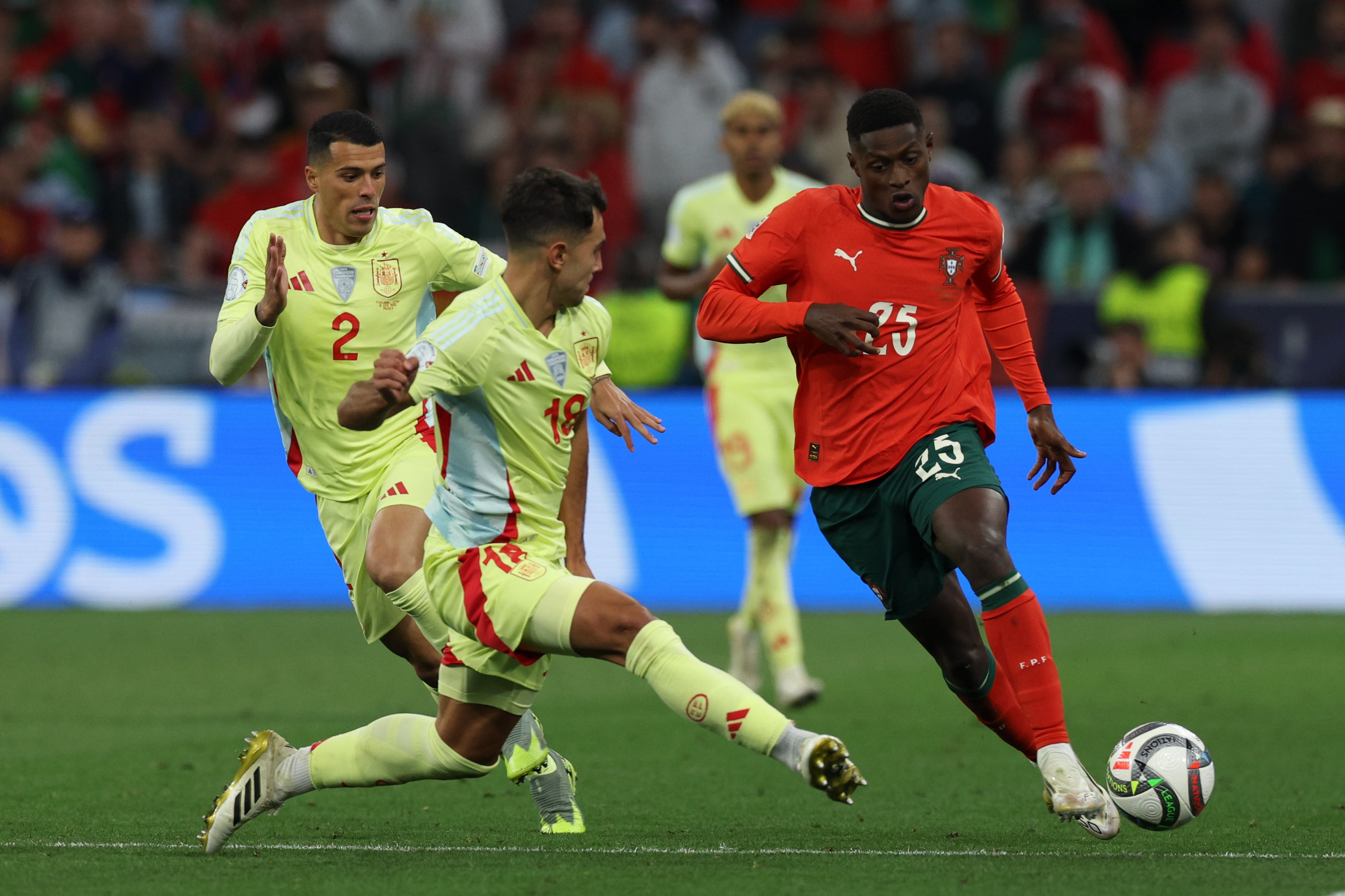 葡萄牙队在场上取得胜利，表现出色的简单介绍