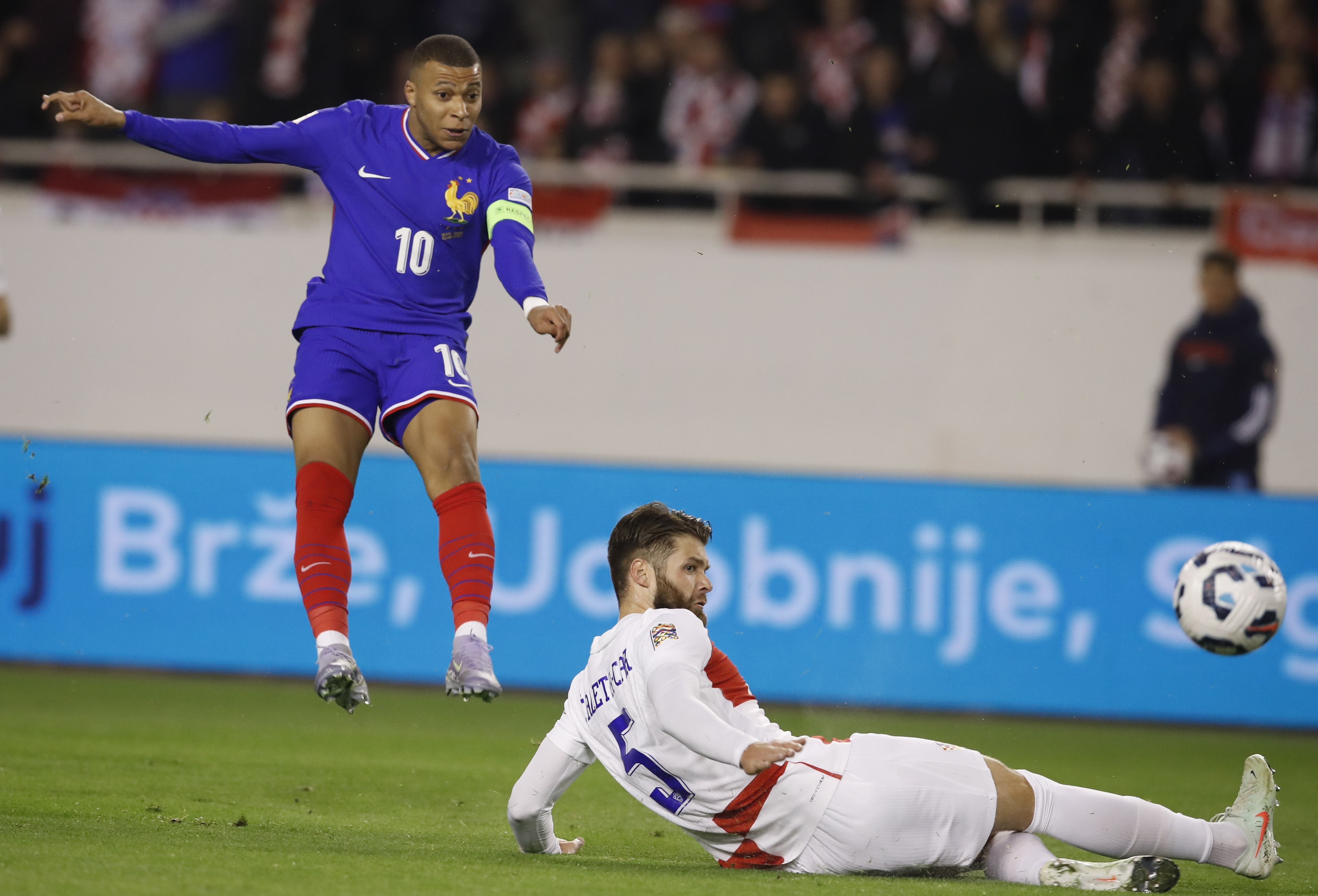 英格兰力克克罗地亚，取得关键胜利