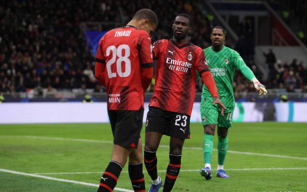 包含AC米兰夏季转会突遭受阻，引援计划面临重大挑战的词条