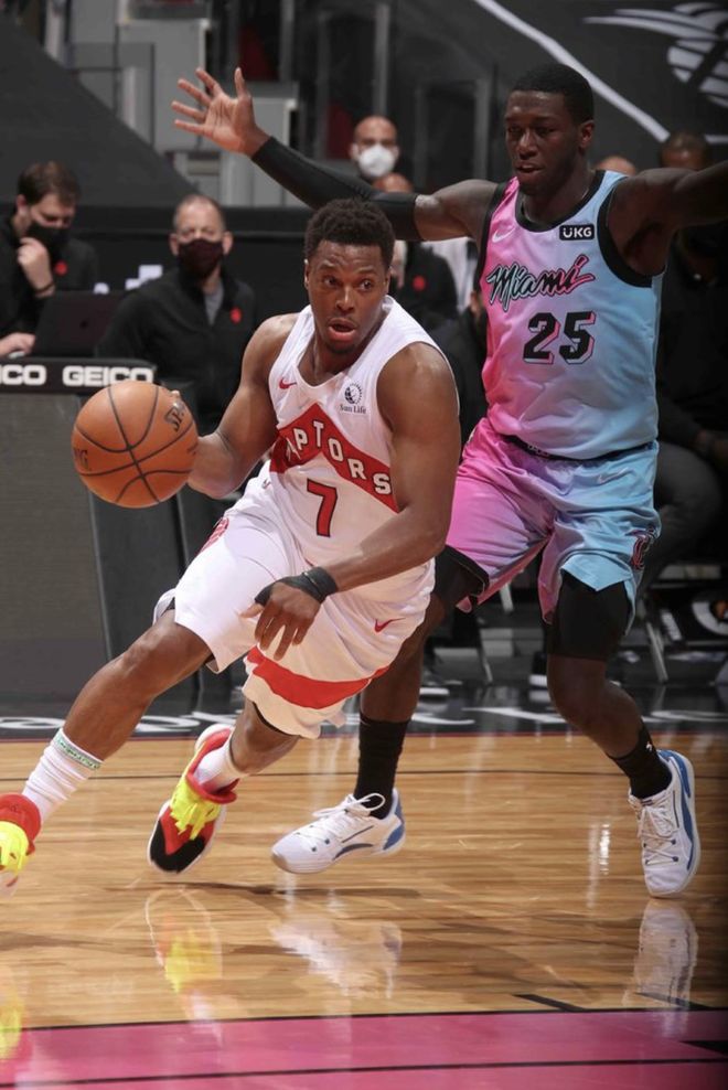 猛龙横扫开拓者，卫冕冠军连胜