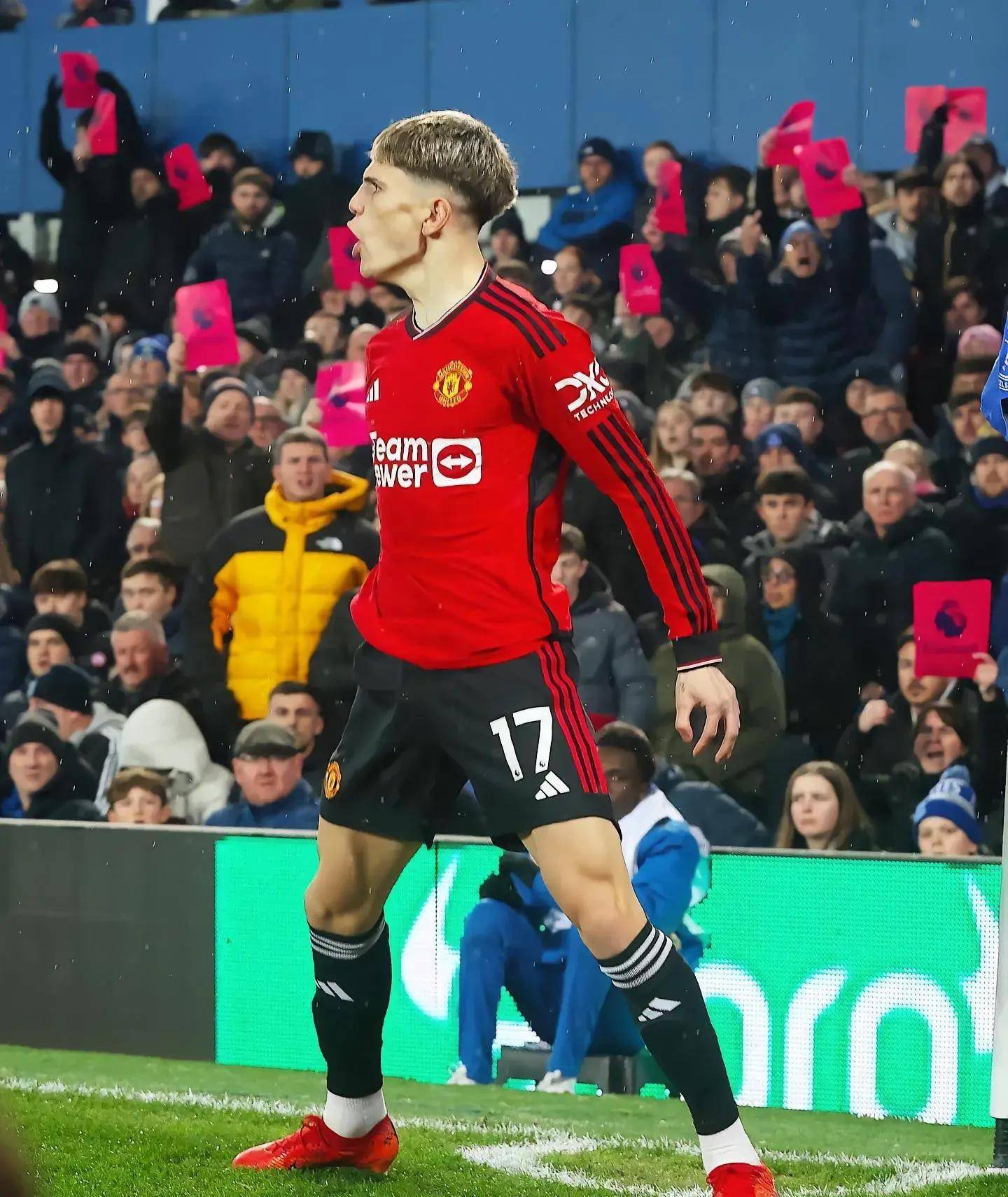 关于塞尔塔维战平，积分榜位置微降的信息